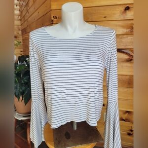 💰⏳️Riley & James Super Cute Striped Bell Sleeve Blouse Sz Lg Preloved